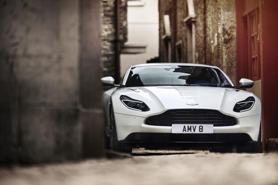 Aston Martin DB11 V8 2017 года  (WW) (фото 10 из 25)